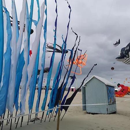 With Sea Views דירה