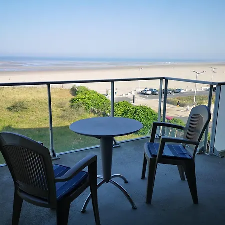 דירה With Sea Views *