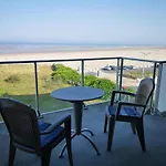 Apartment With Sea Views *
